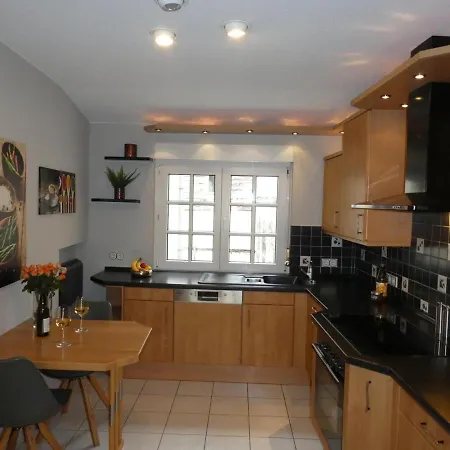 Rathausplatz Nr. 9 * Ирциг