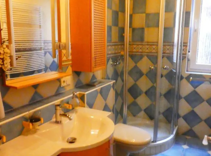 Rathausplatz Nr. 9 *